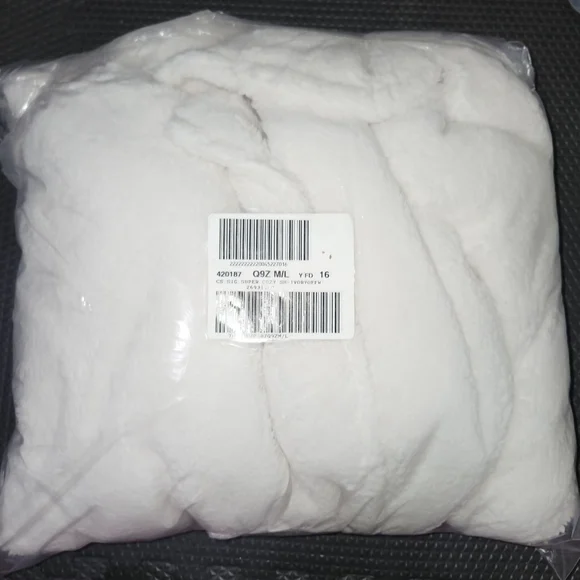 Victoria Secret Plush Cozy Robe size M/L NWT - Picture 5 of 6